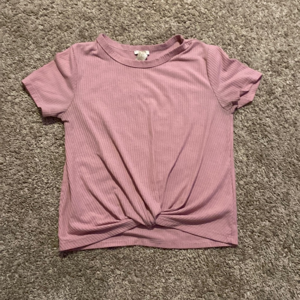 Pink twist front knot top. Brand: Forever 21    Color: Pink. Size: S